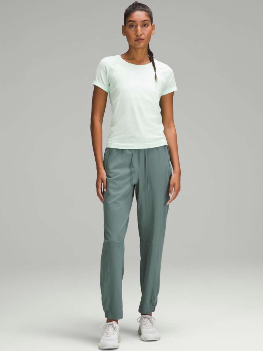 LULULEMON • License to Train High-Rise Pant
Medium Forest joggers size 8